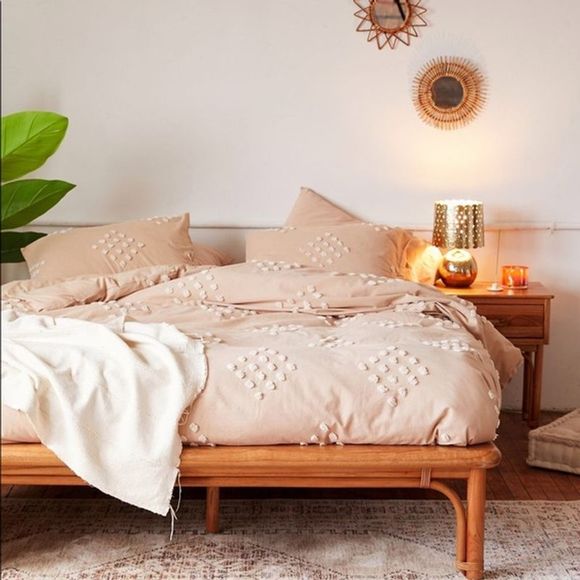 Urban Outfitters Tufted Dot Duvet Cover Fawn Queen - Picture 2 of 6